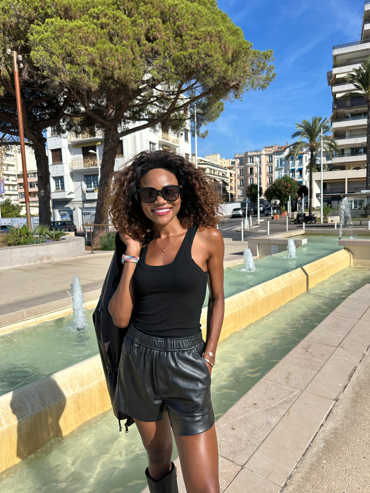 Short noir en similicuir