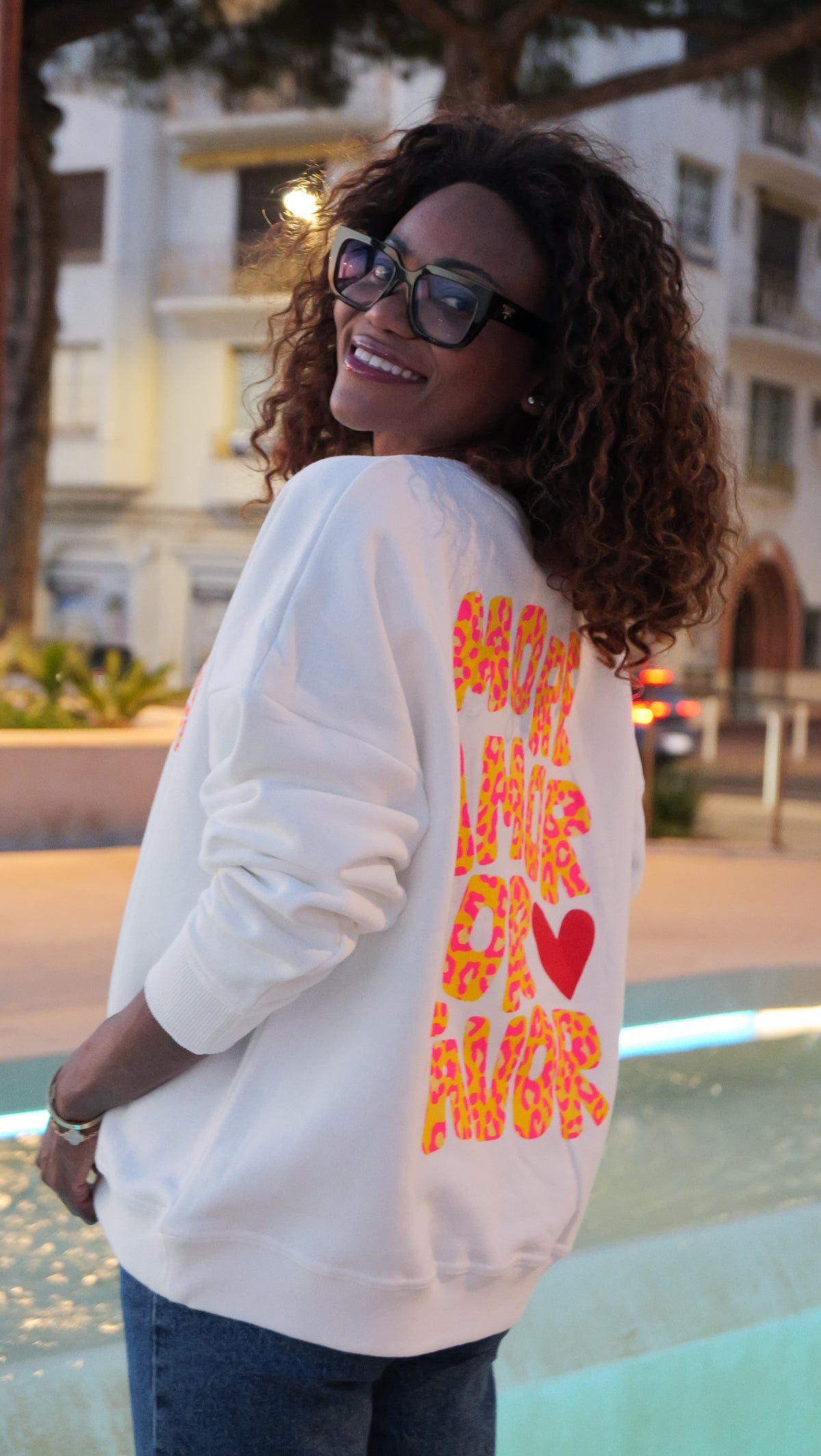 White "More Amor Por Favor" sweatshirt in orange