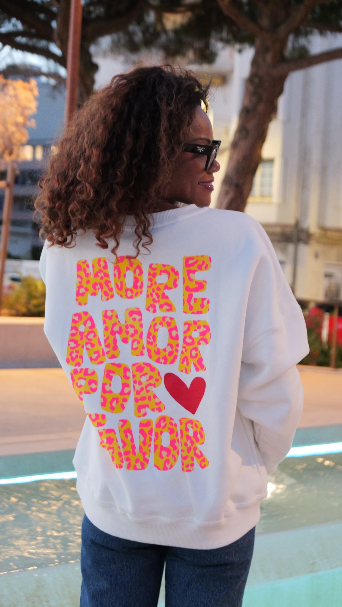 White "More Amor Por Favor" sweatshirt in orange