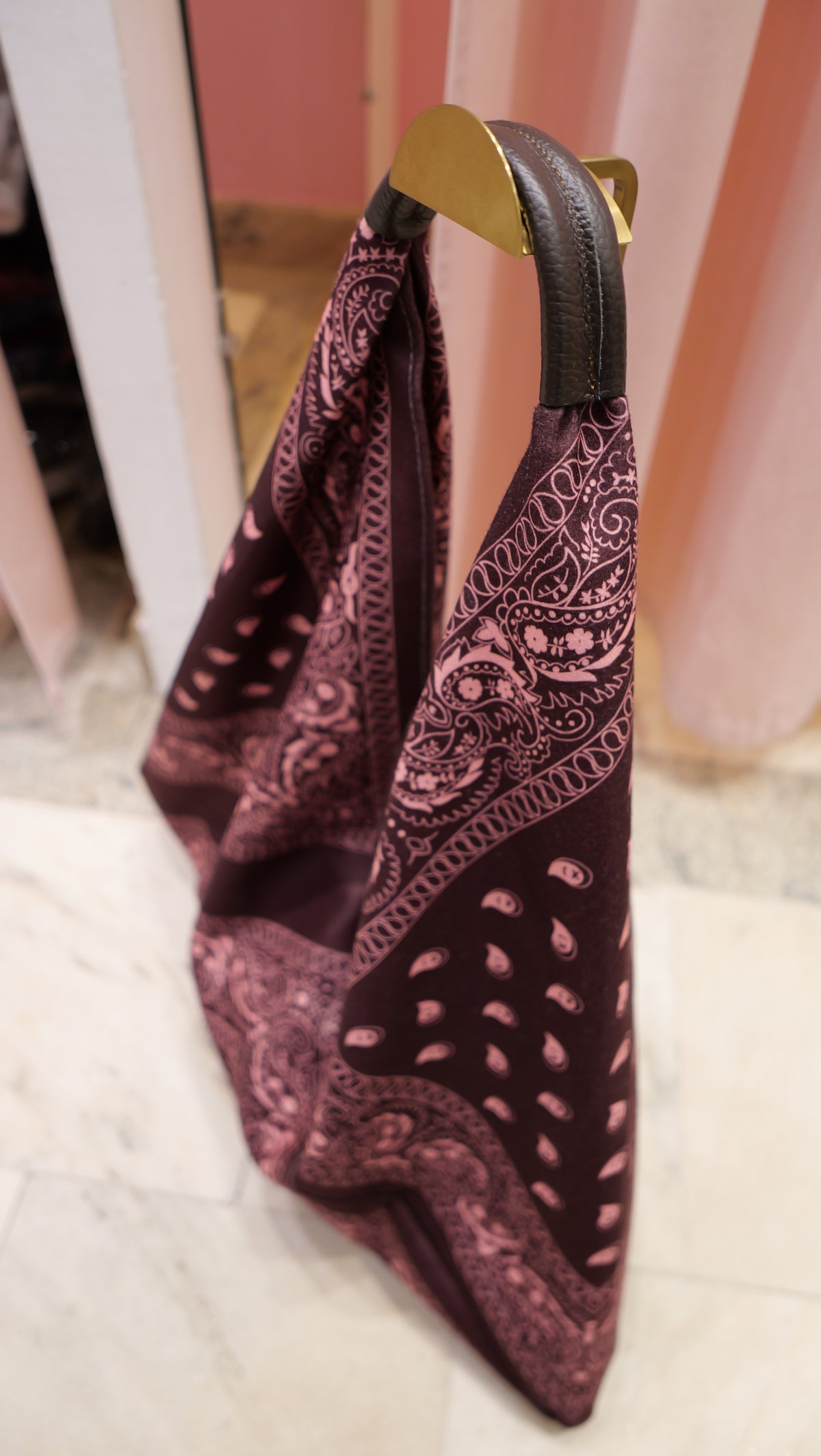 Sac cabas imprimé bandana bordeaux et rose