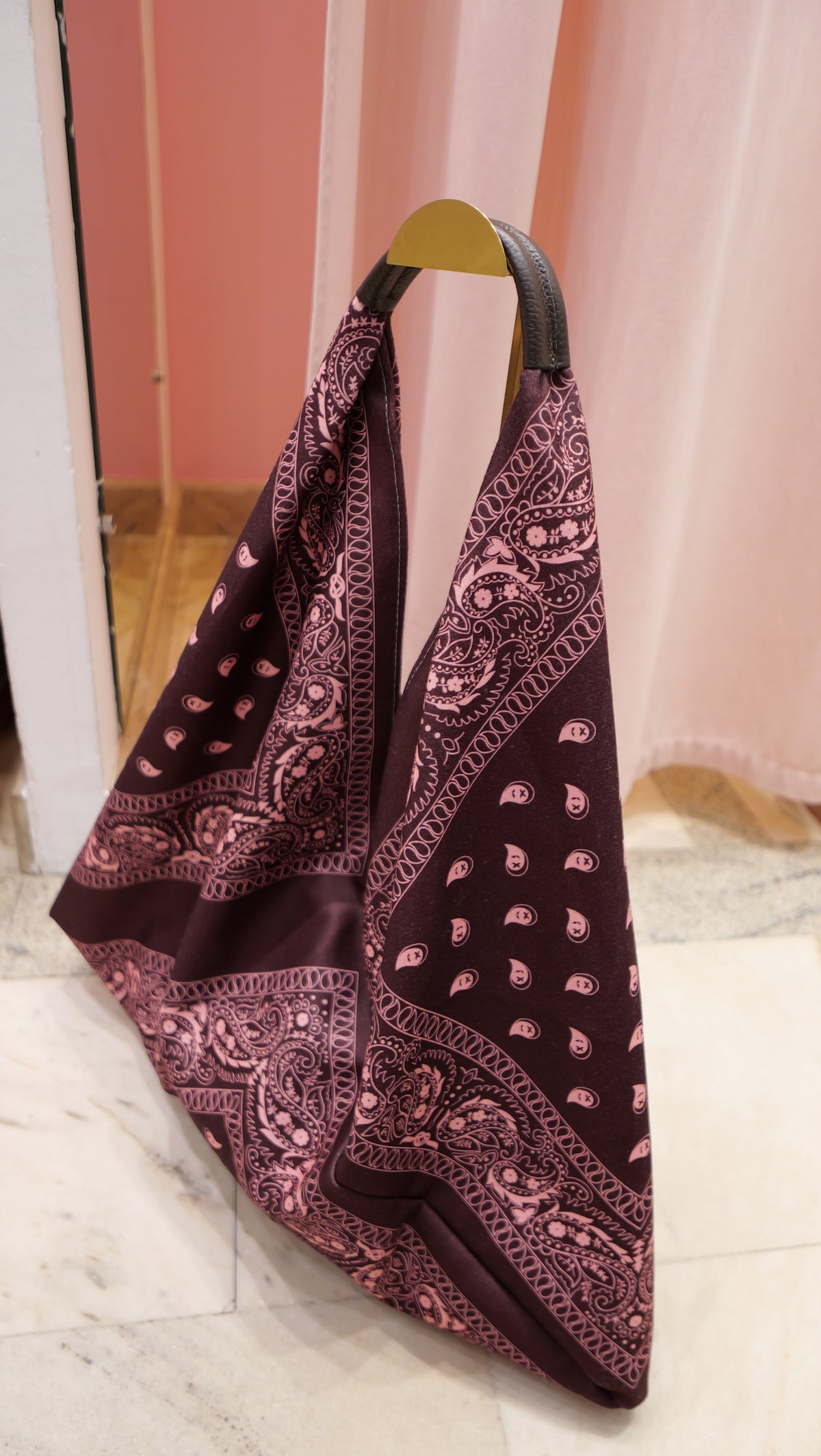 Sac cabas imprimé bandana bordeaux et rose