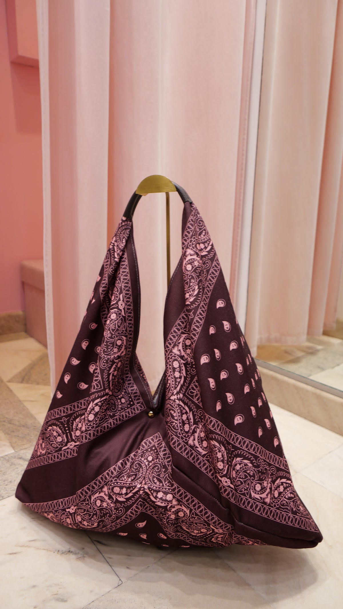 Sac cabas imprimé bandana bordeaux et rose