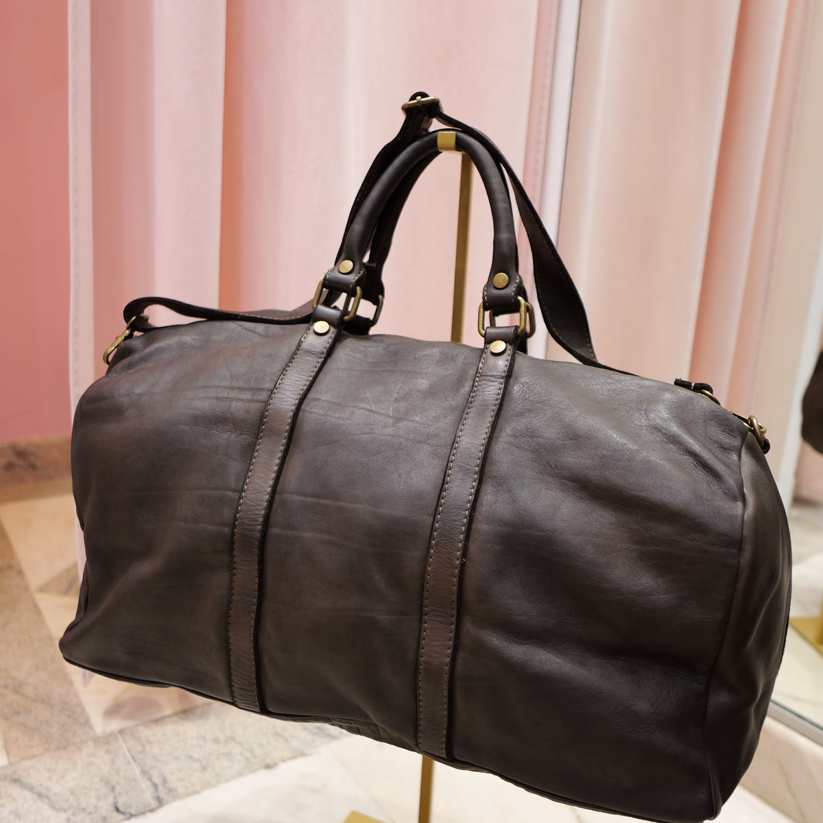 Sac de voyage en cuir vintage taupe