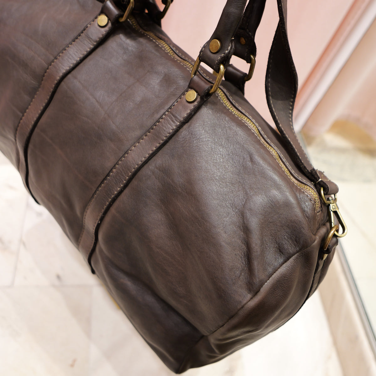 Sac de voyage en cuir vintage taupe