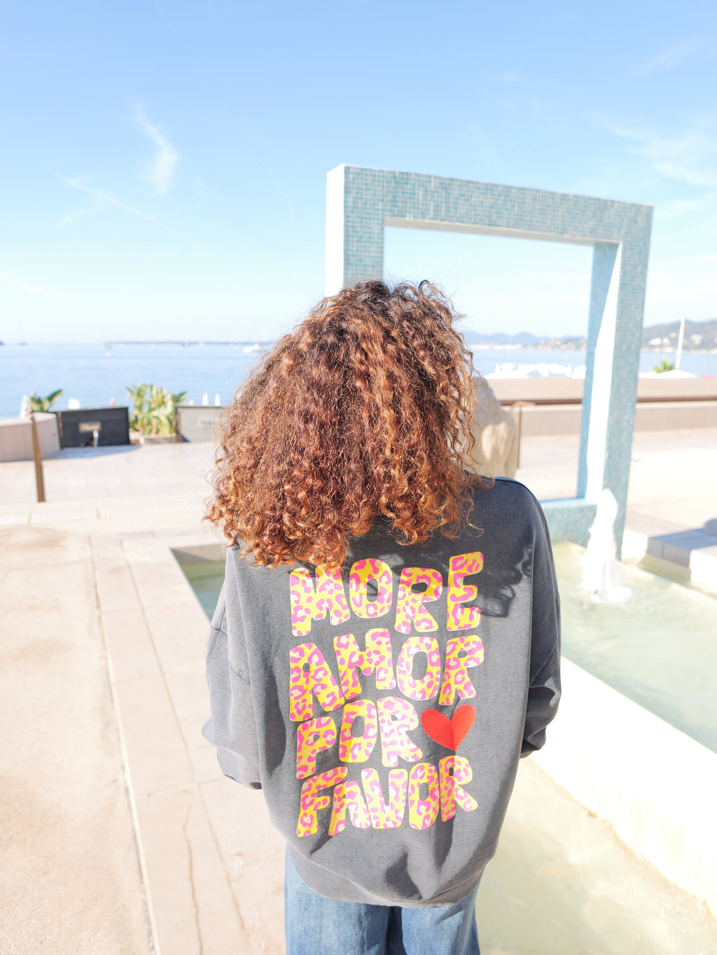 Grey "More Amor Por Favor" sweatshirt