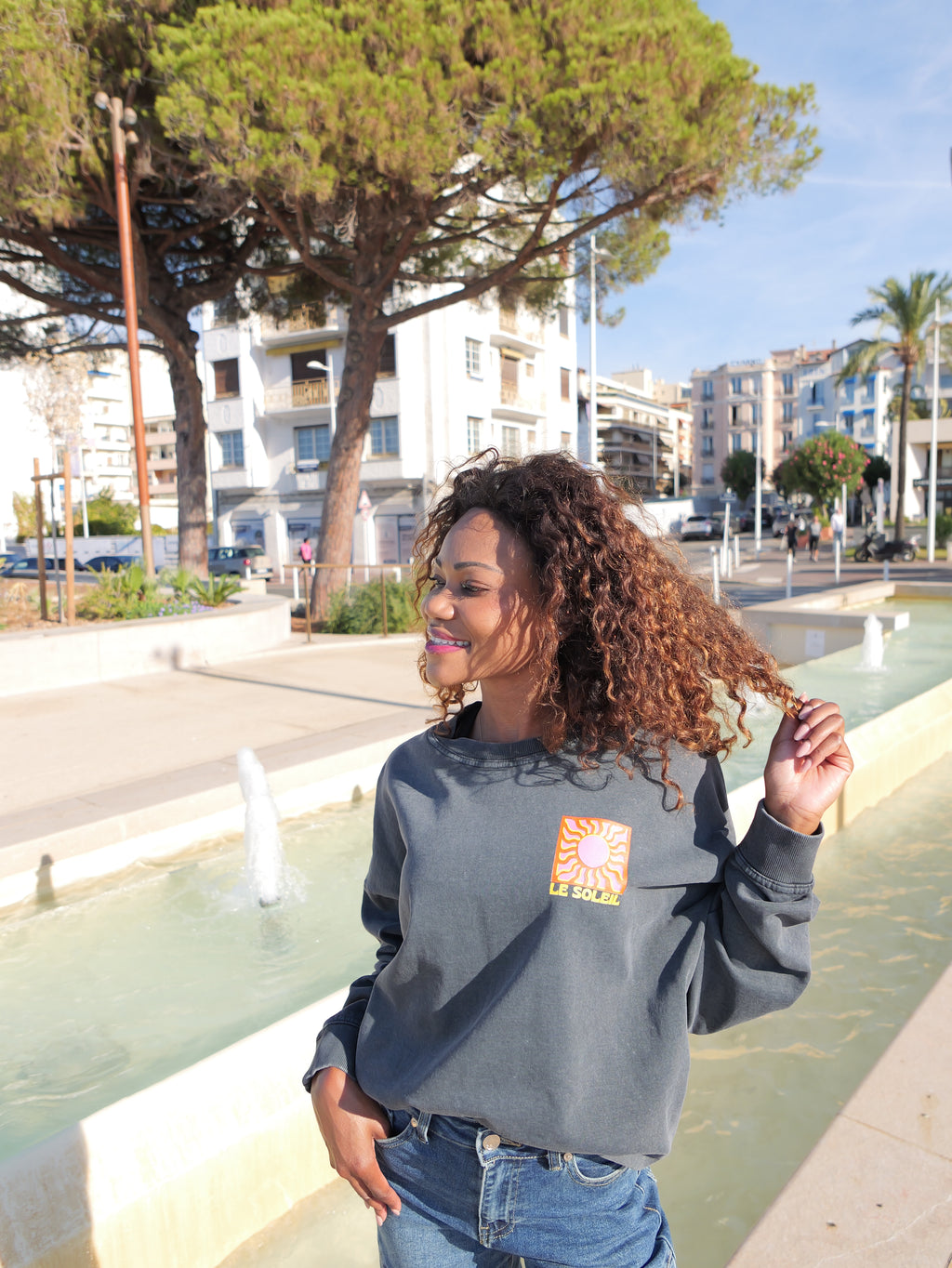 Grey "LE SOLEIL" sweatshirt