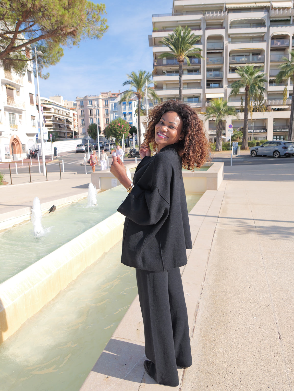 Chic and comfortable black outfit
