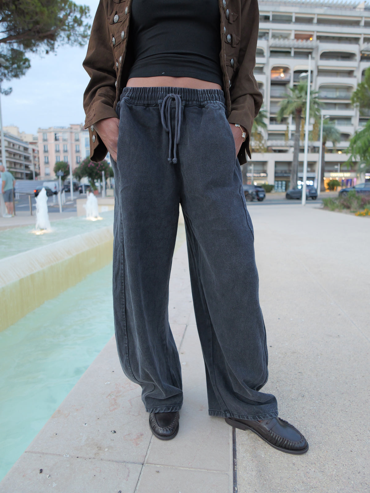 Dark gray wide-leg jeans
