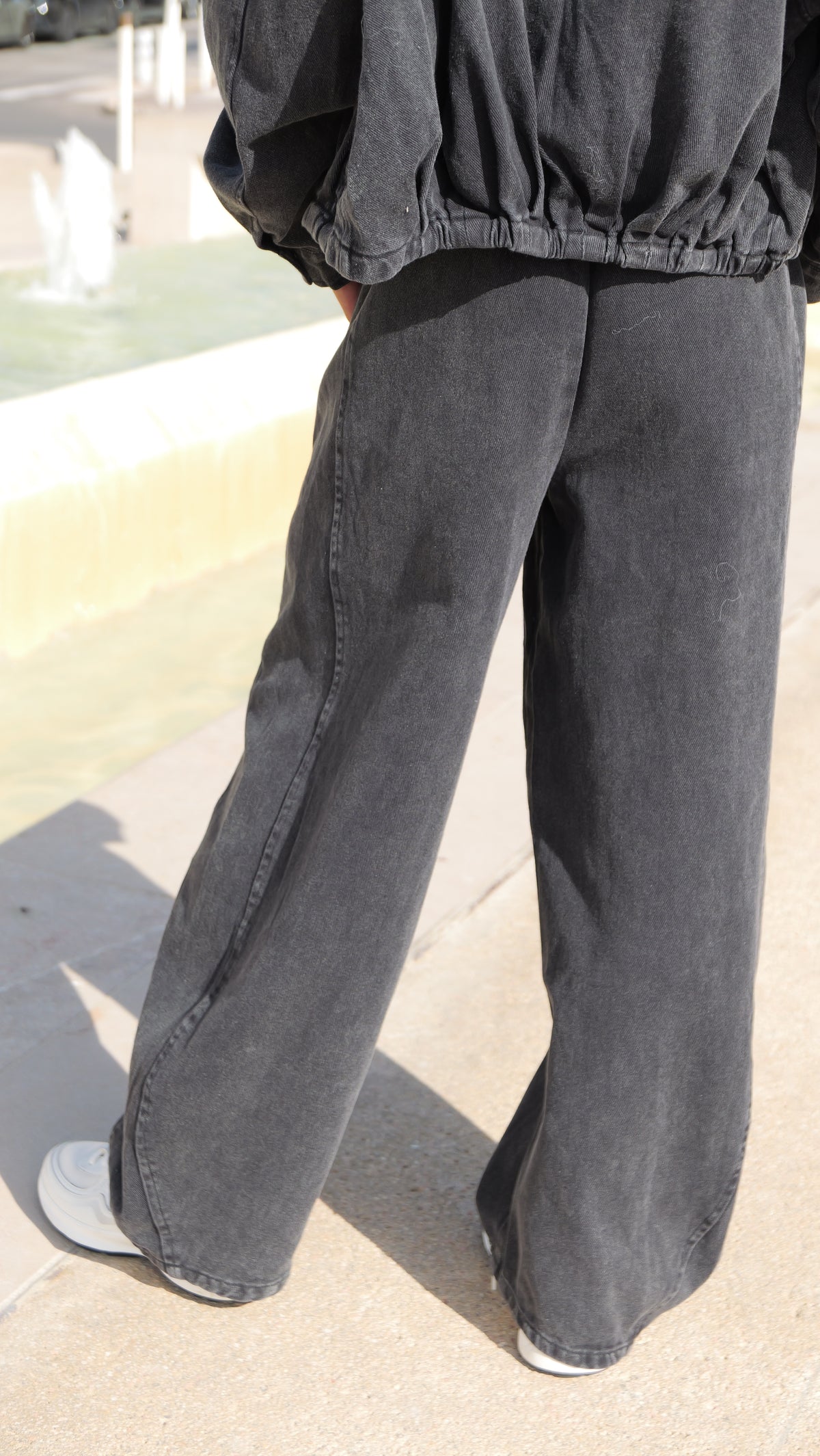 Pantalon large en jean gris foncé