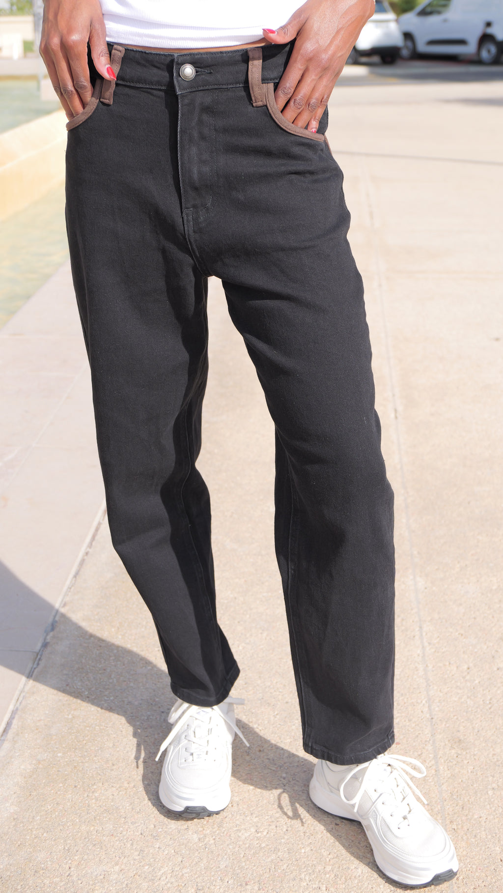 ROMA Mom Fit Jeans – Black & chocolate details 🤎