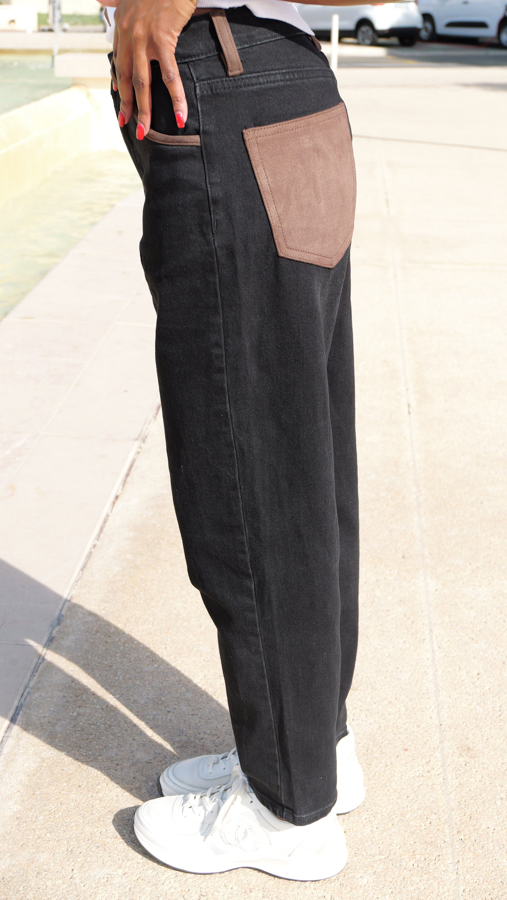 ROMA Mom Fit Jeans – Black & chocolate details 🤎
