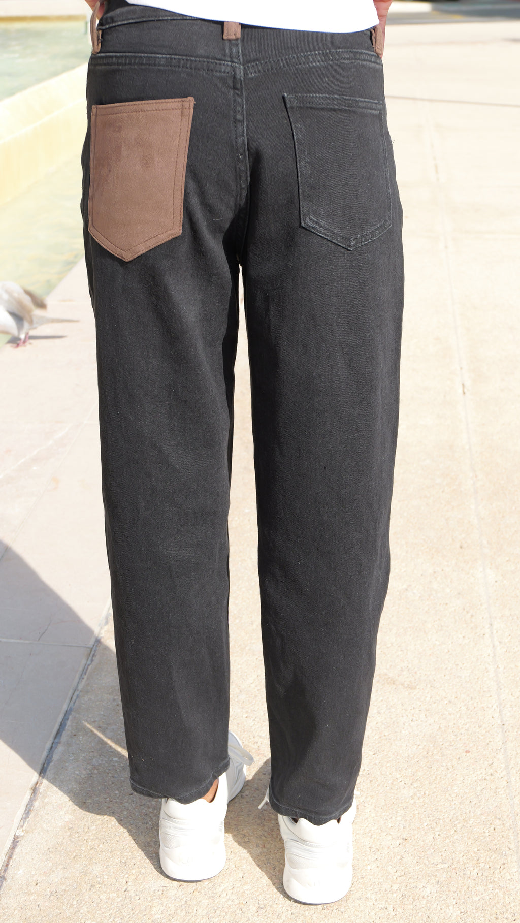 ROMA Mom Fit Jeans – Black & chocolate details 🤎