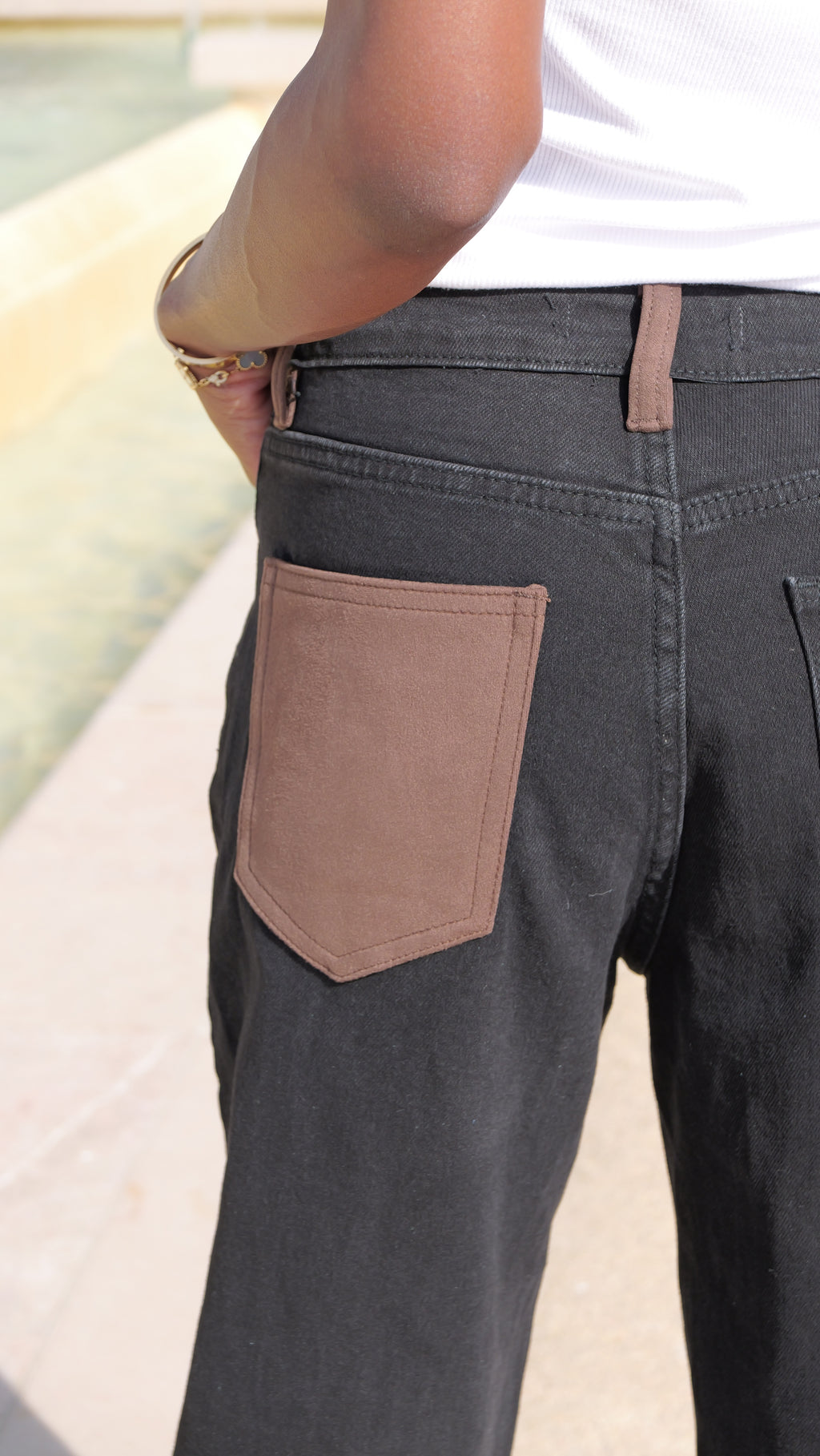 ROMA Mom Fit Jeans – Black & chocolate details 🤎