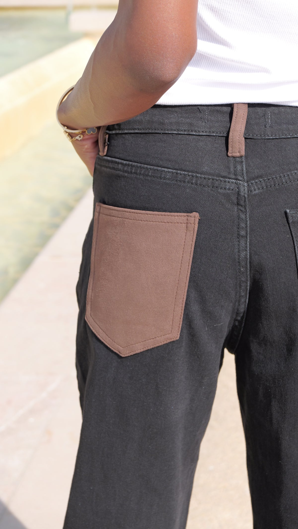 ROMA Mom Fit Jeans – Black & chocolate details 🤎