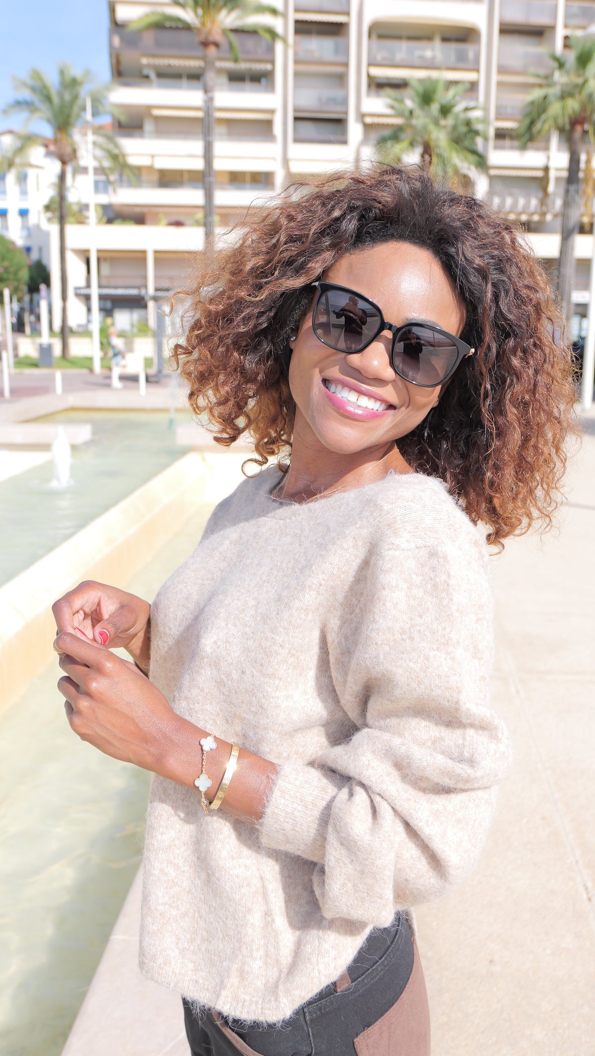 Pull Dos Nu Beige – Romantic Chic 🤎