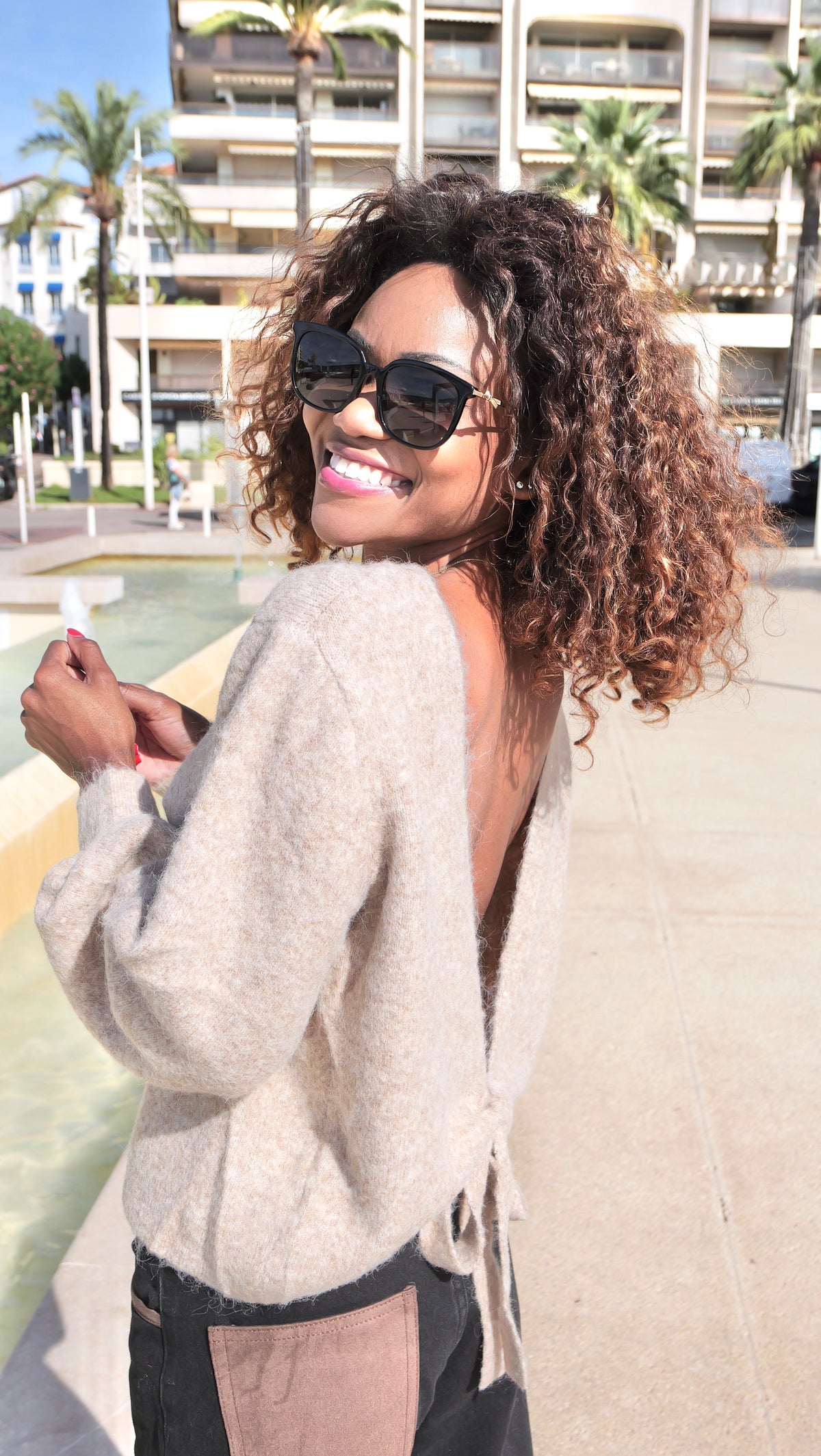 Pull Dos Nu Beige – Romantic Chic 🤎