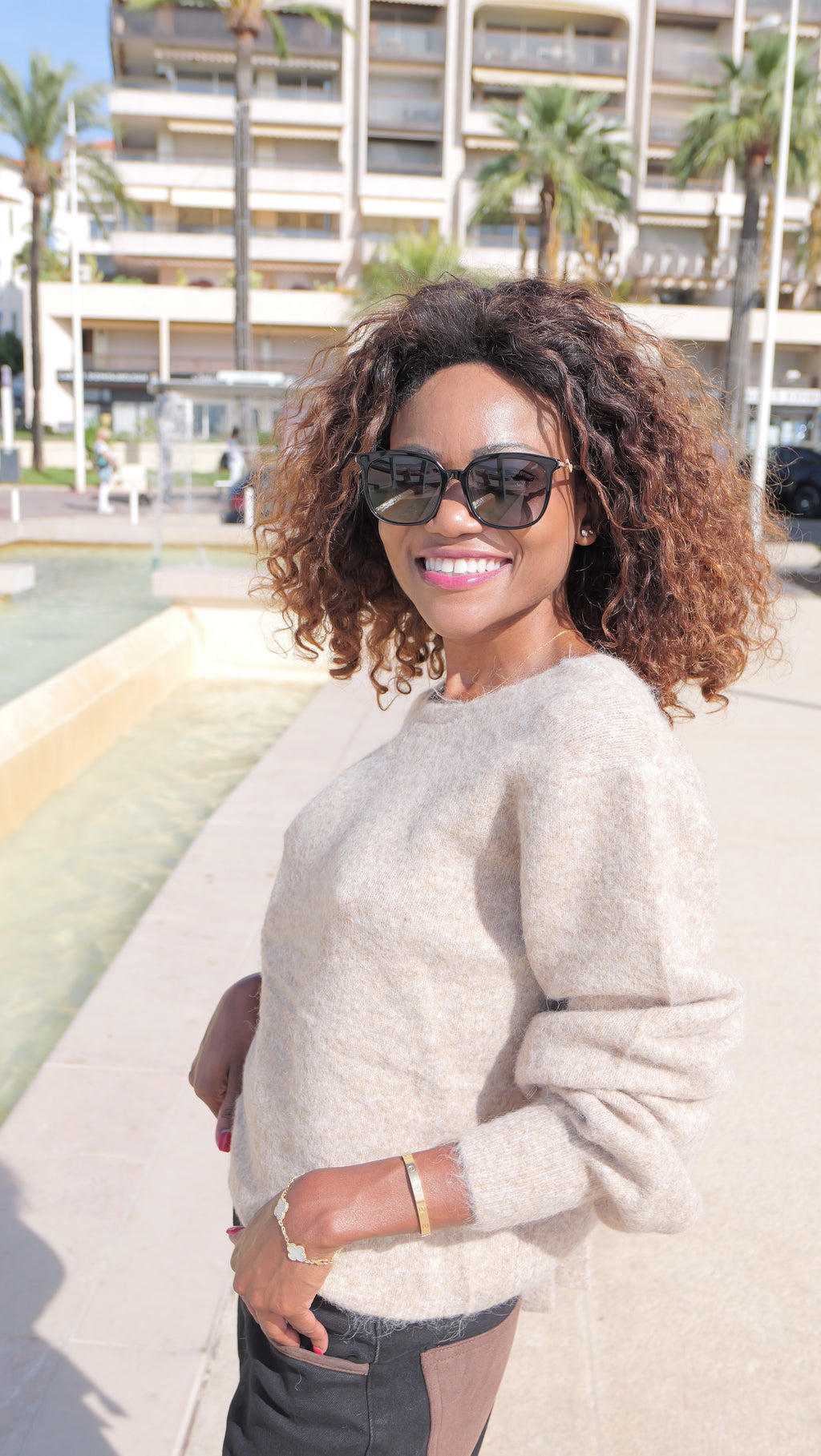 Pull Dos Nu Beige – Romantic Chic 🤎