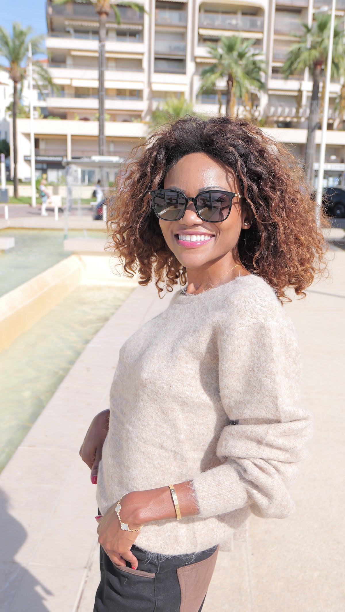 Pull Dos Nu Beige – Romantic Chic 🤎