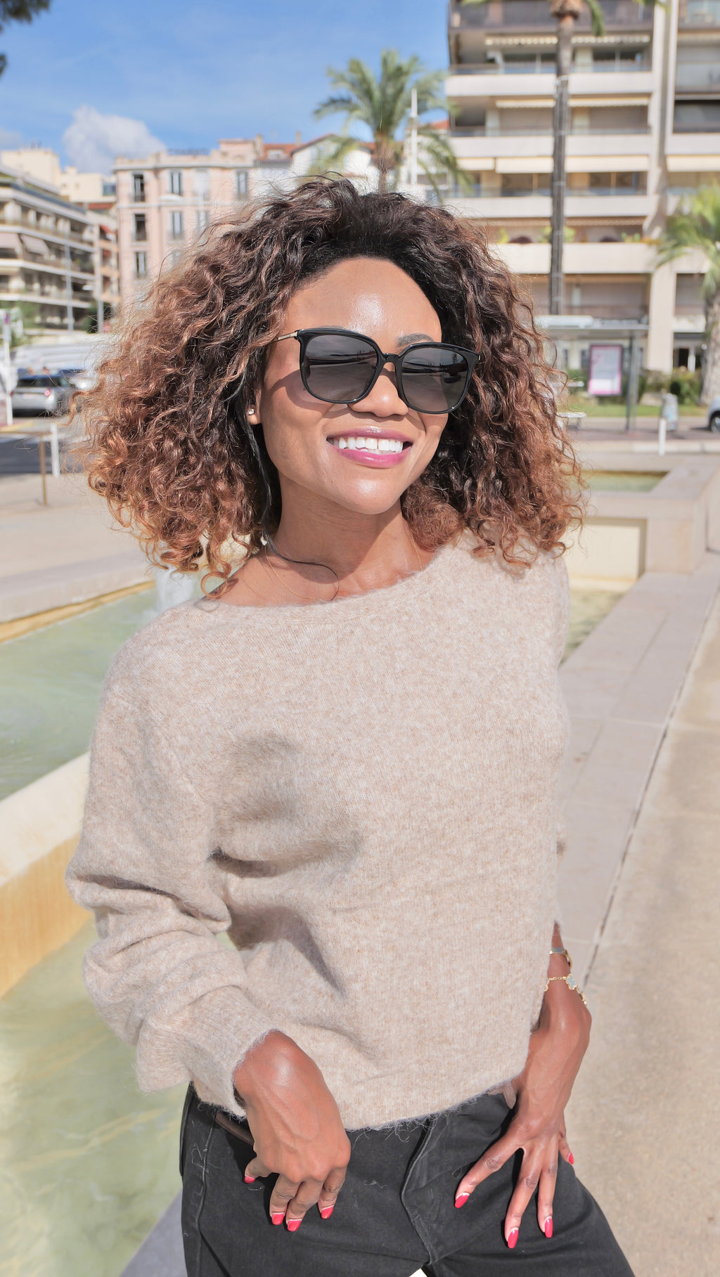 Pull Dos Nu Beige – Romantic Chic 🤎