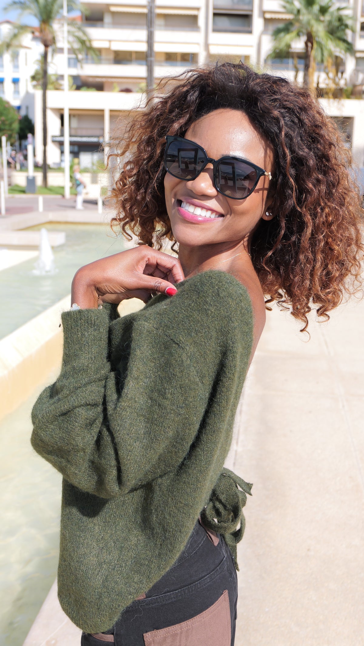 Pull Dos Nu Kaki – Romantic Chic 💚