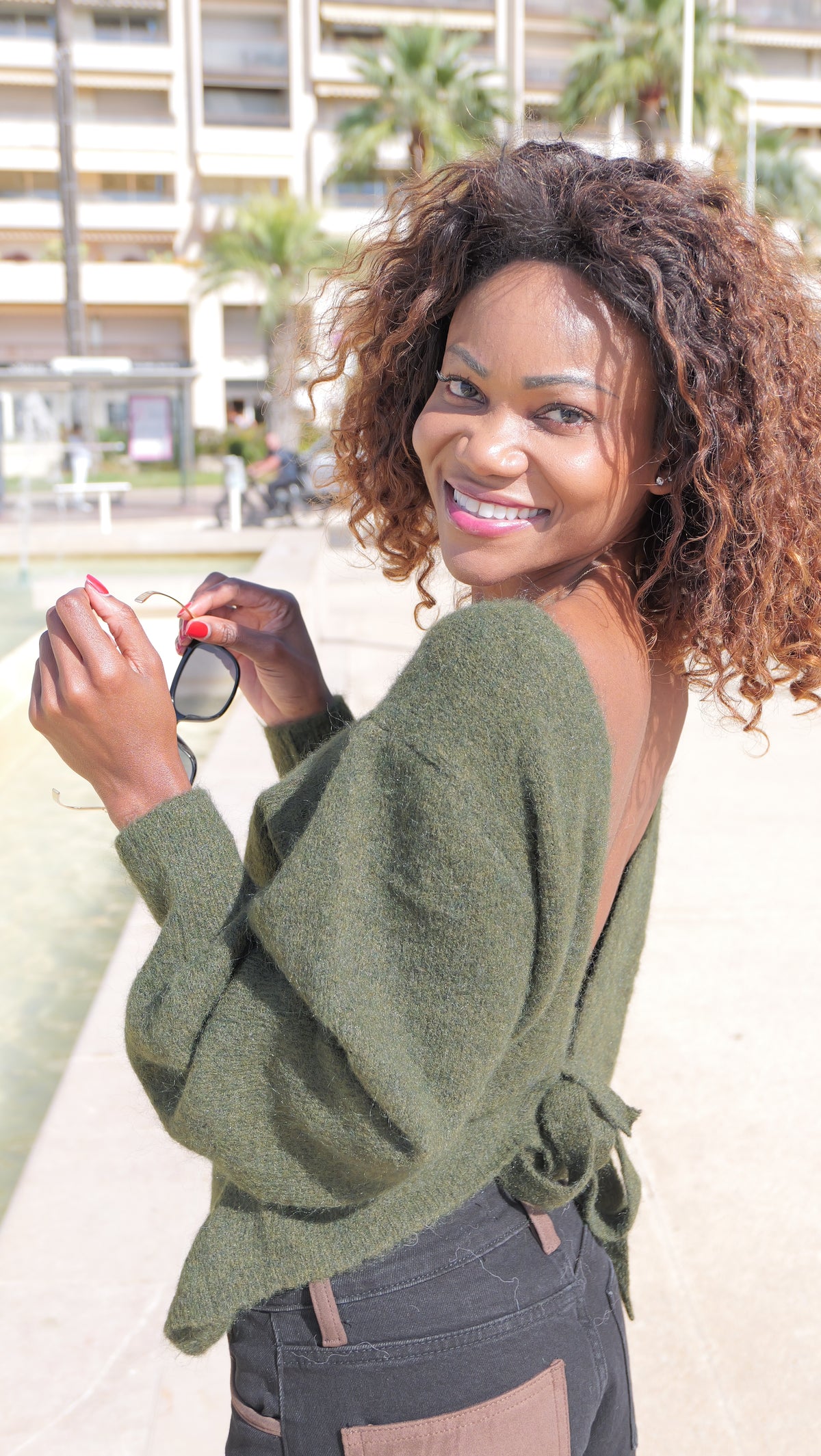Pull Dos Nu Kaki – Romantic Chic 💚